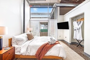 2 habitaciones, escritorio, tabla de planchar con plancha y wifi