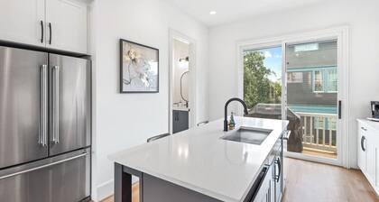 King Bed | Private Garage |Your Summerhill Escape