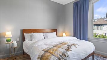 2 slaapkamers, een strijkplank/strijkijzer, reisbedje, wifi