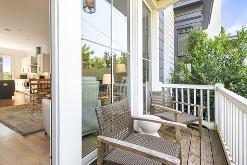 Second Floor Balcony | EV Charger |King Bed