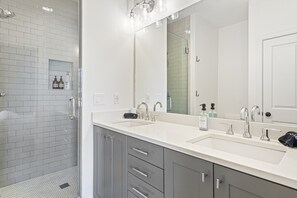 Hair dryer - Second Floor Balcony | EV Charger |King Bed (Atlanta)
