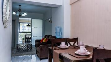 32-inch Smart TV with cable channels, TV