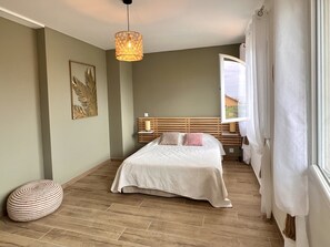 3 chambres, fer et planche à repasser, lit parapluie, Wi-Fi gratuit