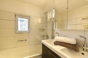 Shower - Tranquil apartment in the centre of Seefeld (Seefeld in Tirol)