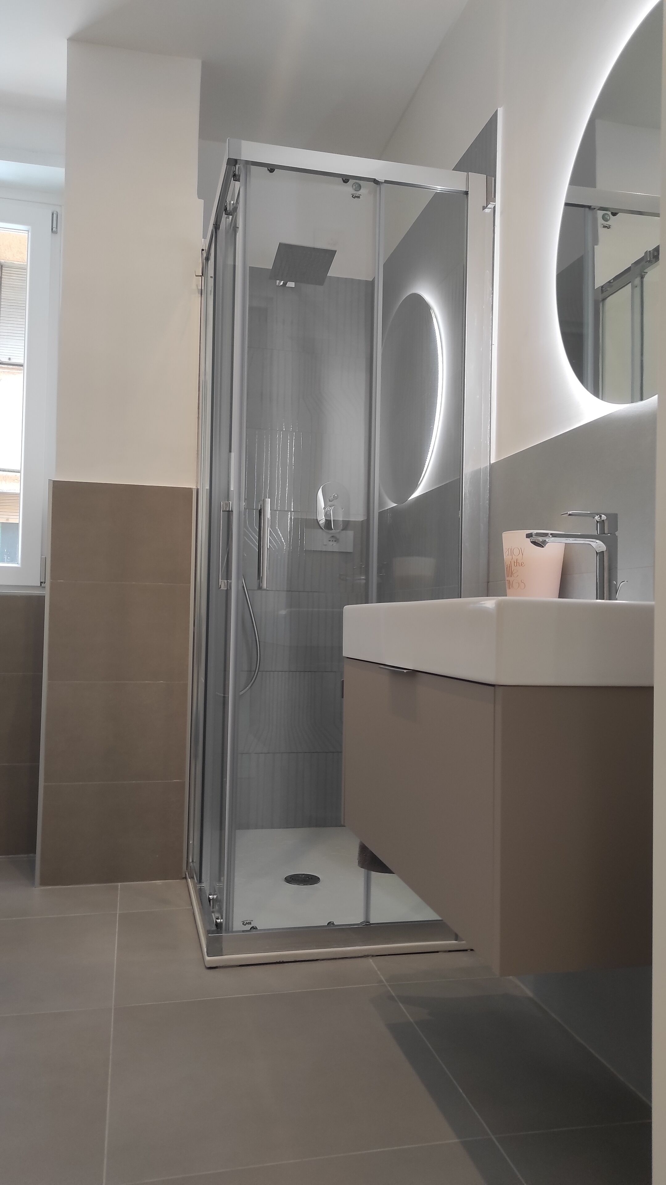 Doccia, asciugacapelli, bidet, asciugamani