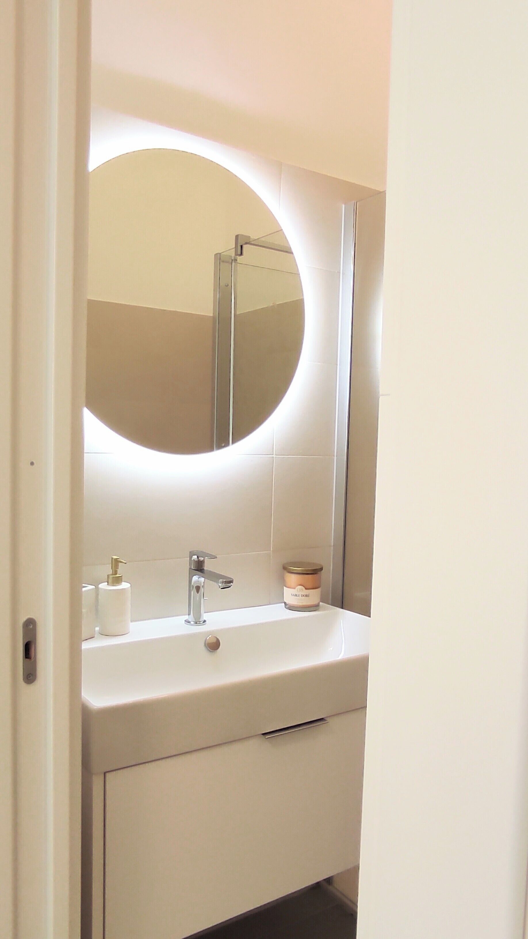 Dusche, Haartrockner, Bidet, Handtücher