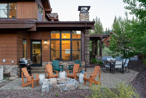 Quartz by AvantStay | Stunning Home In Truckee w/ Views