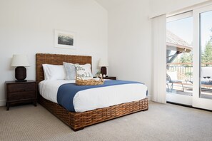 3 bedrooms, desk, iron/ironing board, travel cot