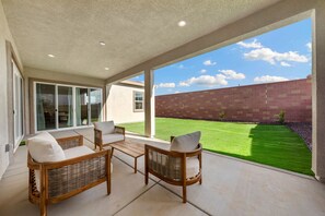 Terrace/patio - Luxury new house games and views (Rancho Cordova)