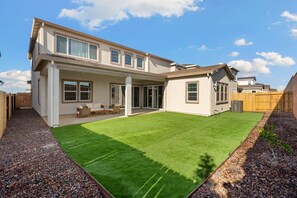 Exterior - Luxury new house games and views (Rancho Cordova)