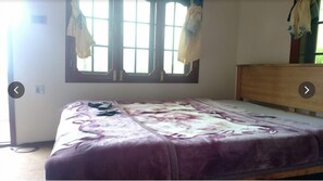 Deluxe Double Room | Iron/ironing board, free WiFi, bed sheets