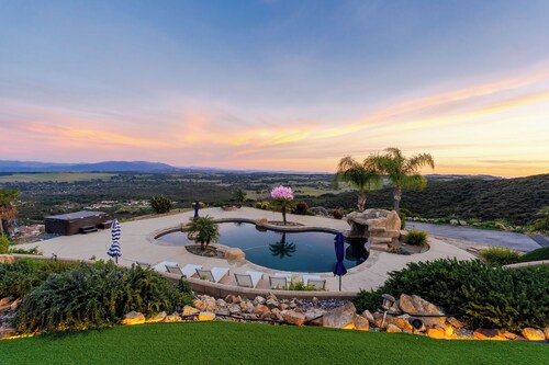 Colina by AvantStay | Private Mountain Top Oasis w/ Pool, Hot Tub, Putting Green