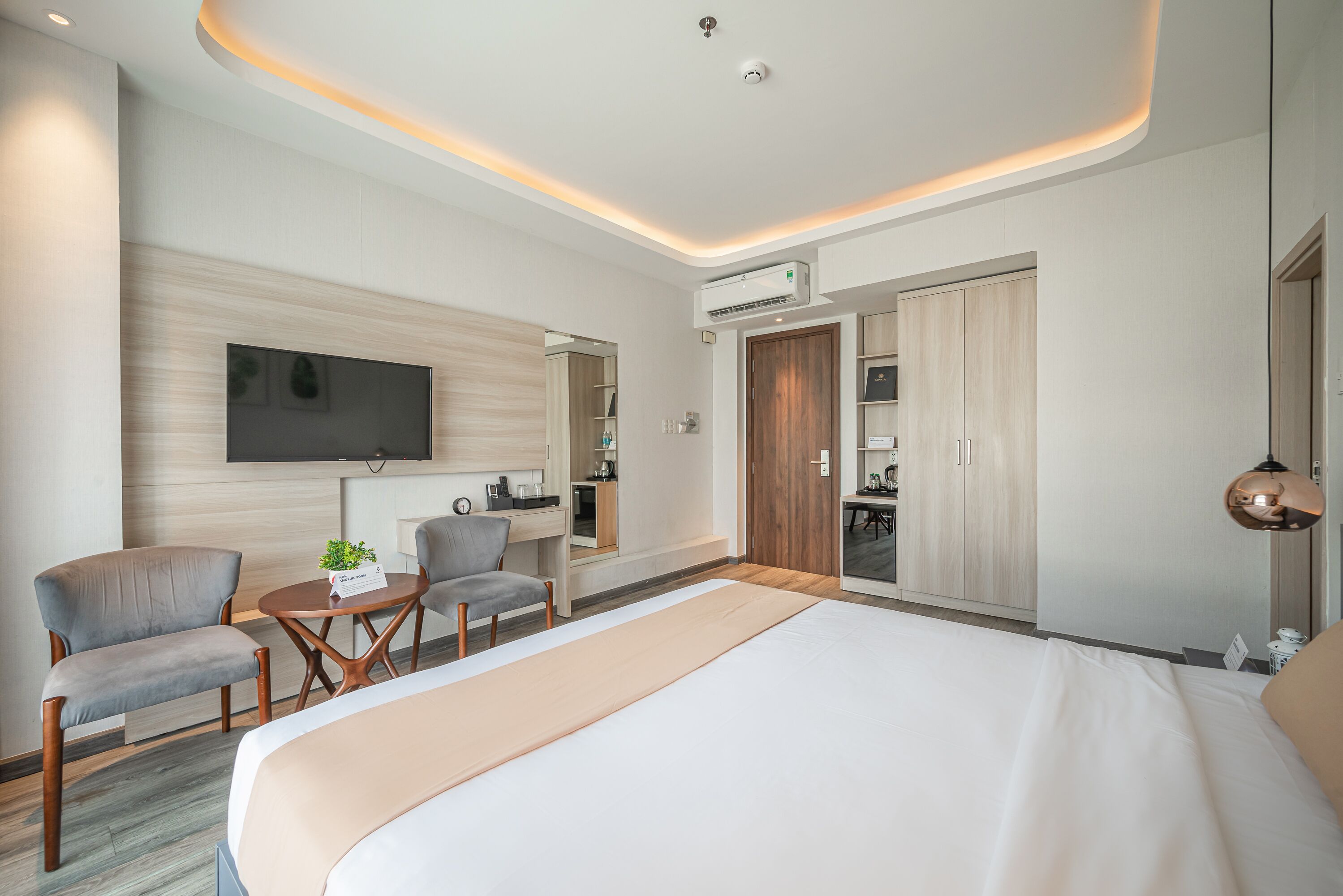 Deluxe Room | Minibar, desk, free WiFi, bed sheets