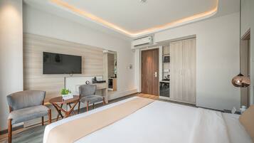 Deluxe Room | Minibar, desk, free WiFi, bed sheets