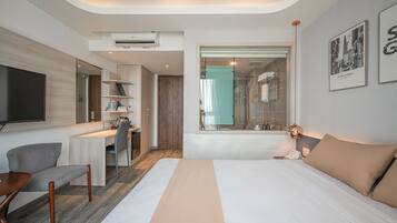 Deluxe Room | Minibar, desk, free WiFi, bed sheets