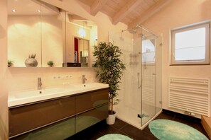 Unclassified image, 3 of 26, button