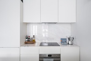 Refrigerador, horno, lavavajillas, cafetera/tetera