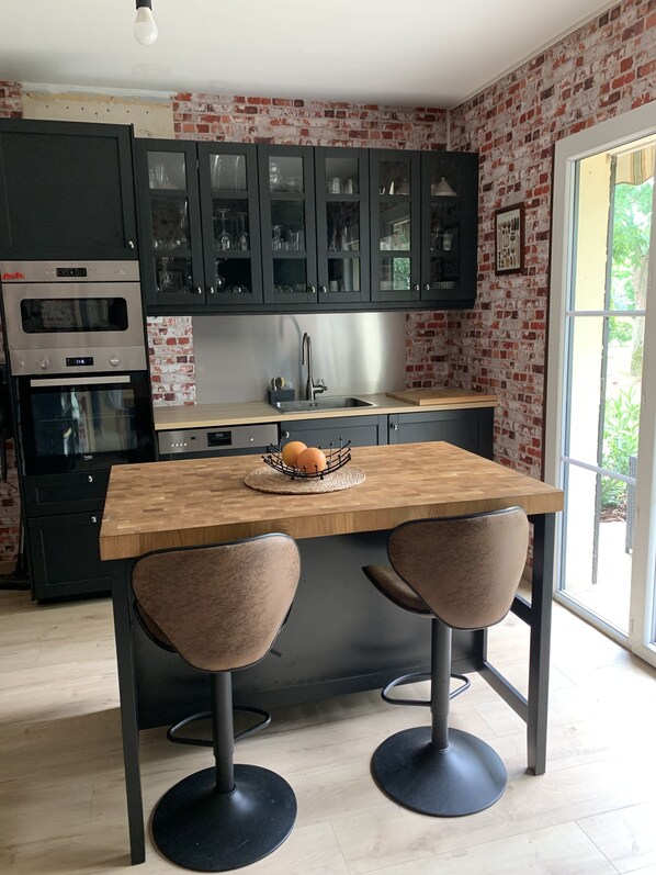 Microwave, oven, stovetop, dishwasher - Family home 5mn from town center - 20mn from the ocean (Lesparre-Médoc)