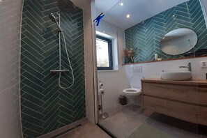 Shower, towels