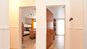 2 bedrooms, travel crib, WiFi (free), bed sheets - Allgäu Family Retreat (Nesselwang-Reichenbach)
