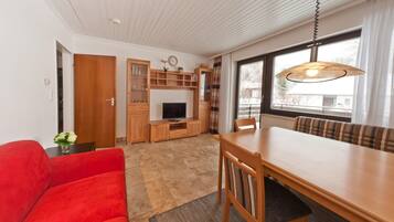 Fernseher, Tischtennisplatte