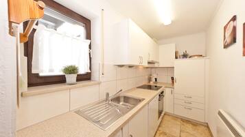 Kühlschrank, Ofen, Herdplatte, Geschirrspüler