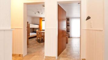 2 Schlafzimmer, Reisekinderbett, kostenloses WLAN, Bettwäsche