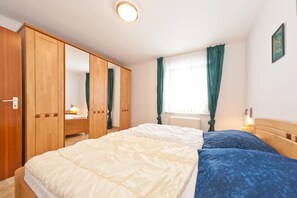 2 bedrooms, travel crib, free WiFi, bed sheets - Alpine Escape & Playtime (Nesselwang-Reichenbach)