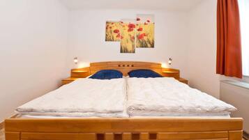 2 Schlafzimmer, Reisekinderbett, kostenloses WLAN, Bettwäsche