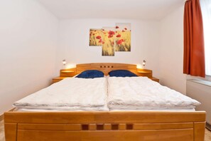 2 Schlafzimmer, Reisekinderbett, kostenloses WLAN, Bettwäsche