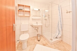 Shower, hair dryer - Apartment mit Spielbereich (Nesselwang-Reichenbach)