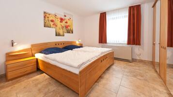 2 Schlafzimmer, Reisekinderbett, kostenloses WLAN, Bettwäsche