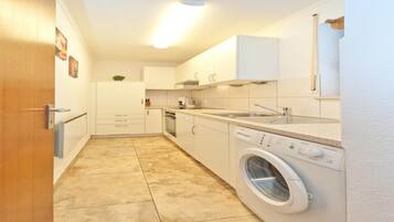 Kühlschrank, Ofen, Herdplatte, Geschirrspüler