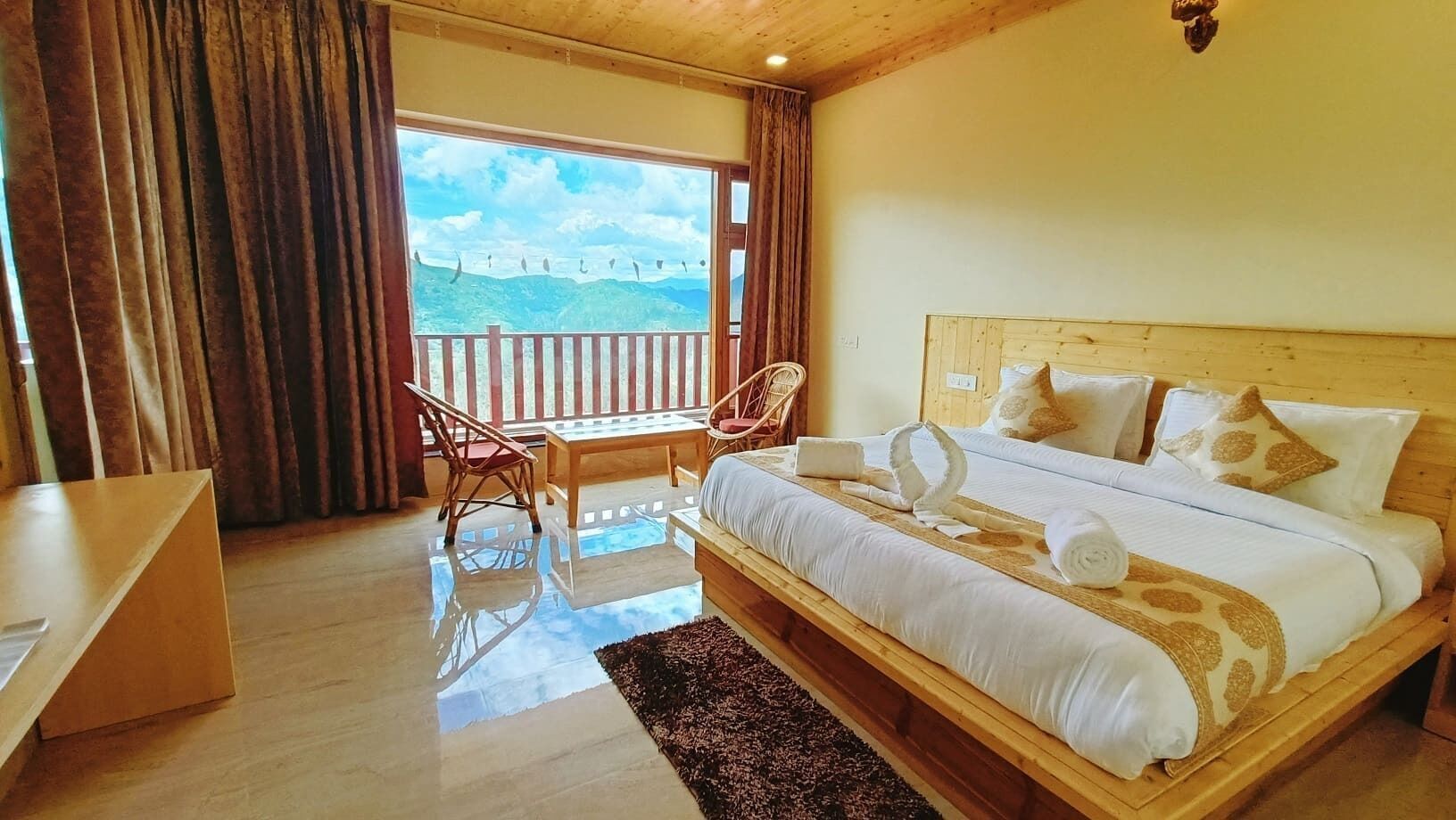 1 bedroom, individually decorated, individually furnished