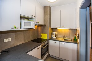 Frigorifero, microonde, forno, lavastoviglie