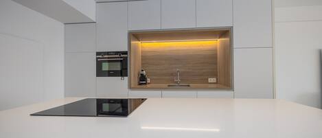 Coffee/tea maker, fridge, microwave, oven