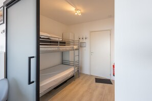 1 bedroom, travel crib, free WiFi - Cosy studio with sleeping area and sea view (Middelkerke)