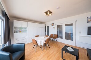 Dining - Cosy studio with sleeping area and sea view (Middelkerke)
