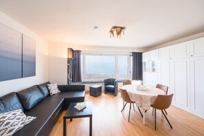 Smart TV - Cosy studio with sleeping area and sea view (Middelkerke)