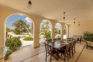 Outdoor dining - Villa Oasi Di Pace - Porto Selva... (Porto selvaggio)