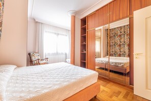 4 bedrooms, iron/ironing board, travel cot, free WiFi