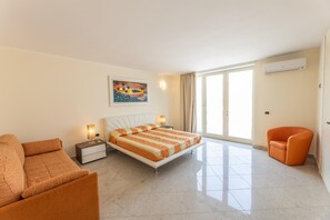 4 bedrooms, iron/ironing board, travel cot, free WiFi - Villa Oasi Di Pace - Porto Selva... (Porto selvaggio)