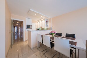 Dining - Apartment on the 5th floor with sea view (Middelkerke)