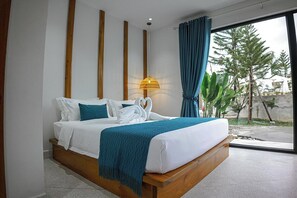 WiFi, bed sheets - King Suite Pool View (Kampot)