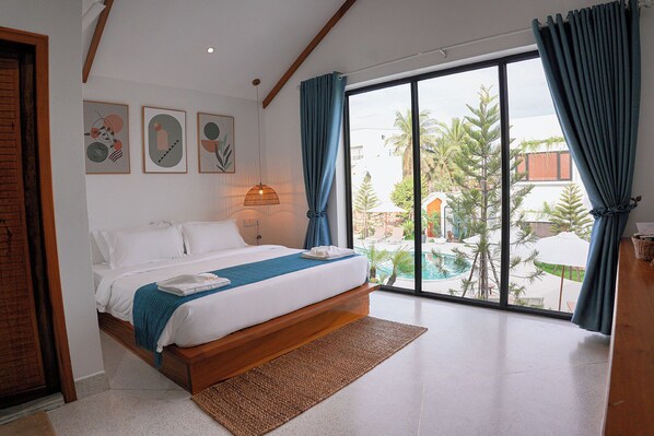 WiFi, bed sheets - King Suite Pool View (Kampot)