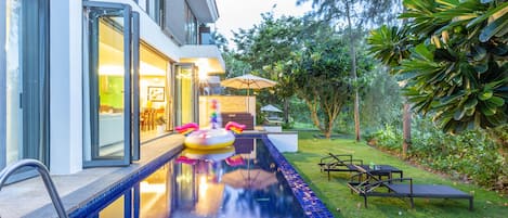 2 piscines extérieures