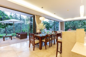 Executive Villa, 4 Bedrooms, Garden View | Private kitchen