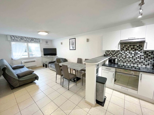 Interior - Modern one bedroom apartment in Cannes (Cannes)