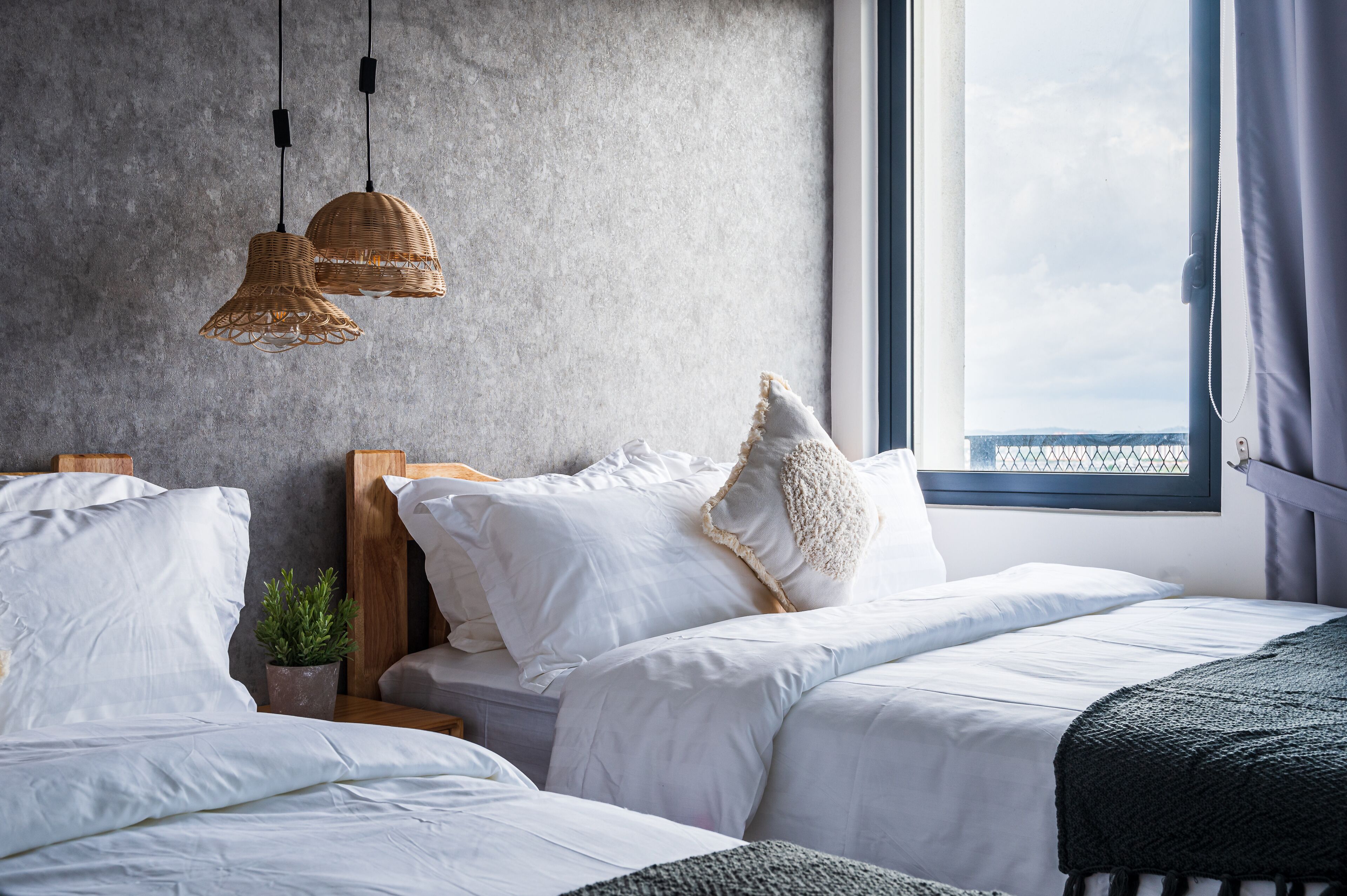 Cortinas blackout, tabla de planchar con plancha y wifi gratis 