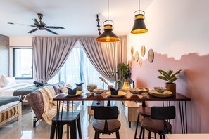 Suite estudio de lujo | Cortinas opacas, tabla de planchar con plancha, wifi gratis
